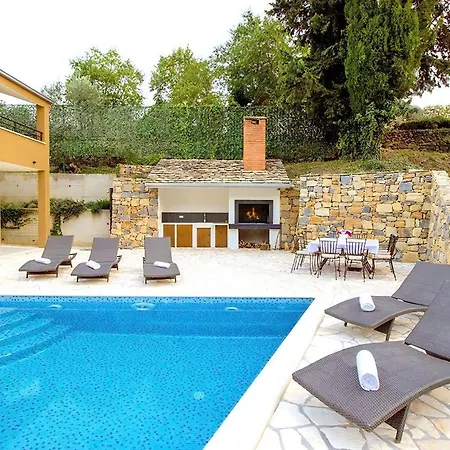 Dom wakacyjny Mosor Mit Beheiztem Salzwasserpool Und Sauna Omiš