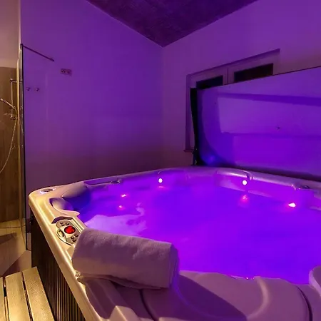 Mosor Mit Beheiztem Salzwasserpool Und Sauna Dom wakacyjny